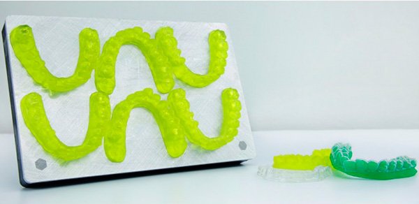 Uniz Technology SLASH Pro - профессиональный 3D принтер для стоматологов