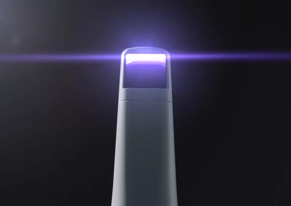 Свечение UV-C светодиодов в рукояти сканера Medit i700