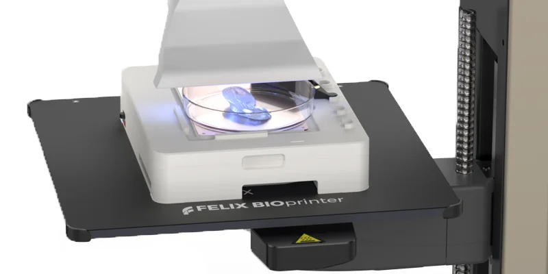 УФ-модуль над чашкой Петри на платформе FELIX BIOprinter