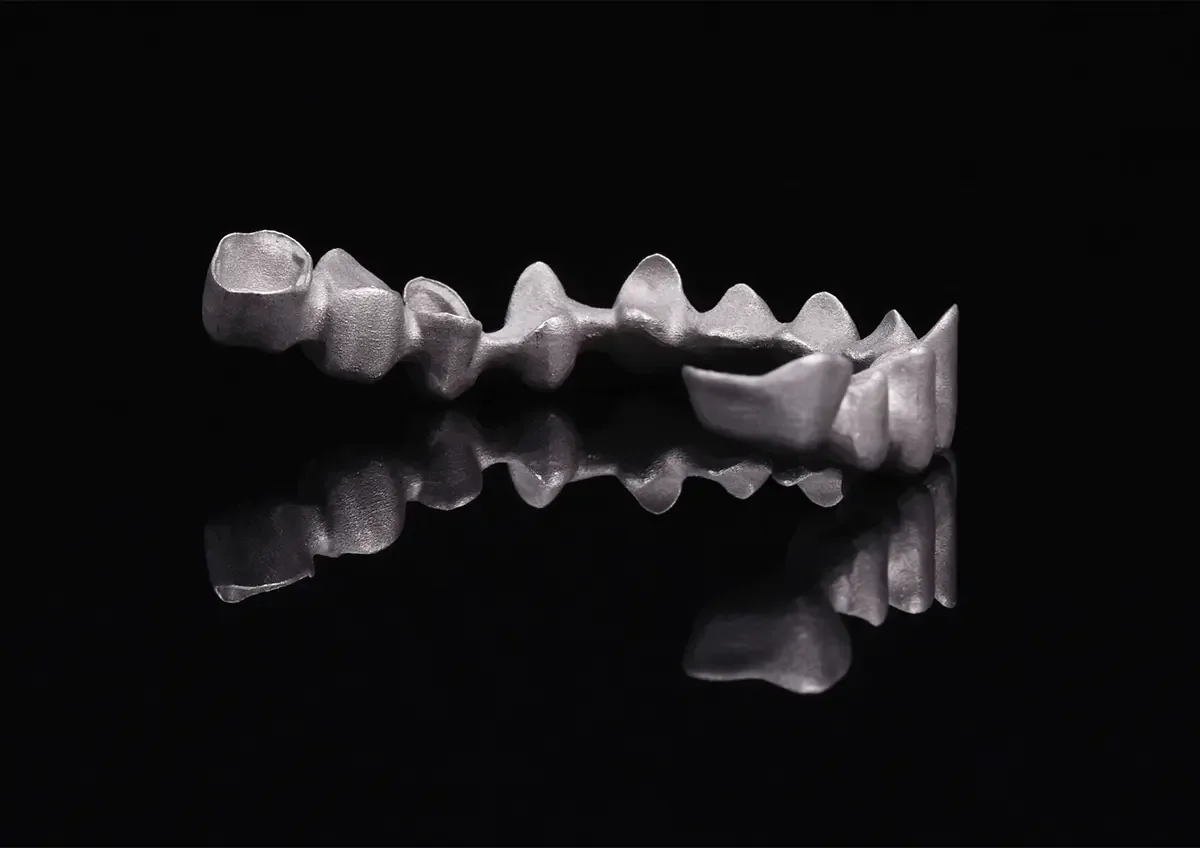 Коронки и мост из кобальт-хрома, напечатанные на SLM 3D-принтере Riton M-150 Pro