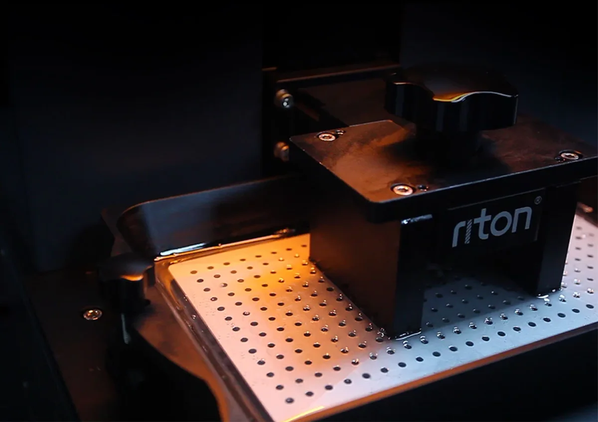 Платформа Riton RXDent-L230 во время засветки